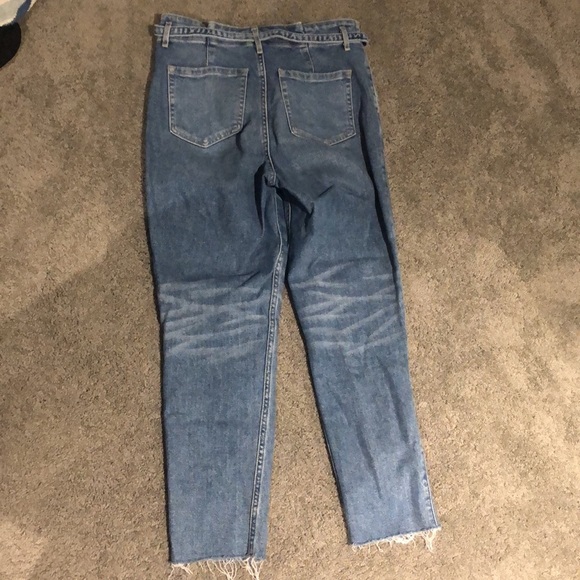HOLLISTER Curvy Ultra High Rise Mom Jean - Picture 3 of 5
